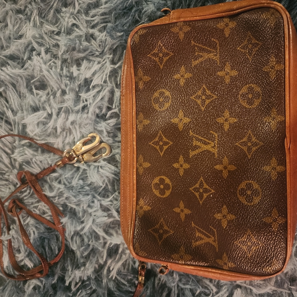 Authentic Vintage Exclusive Edition Louis Vuitton Bag - Picture 3 of 11